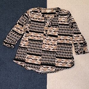 Woman's Geometric Patterned Shirt - Black and Tan